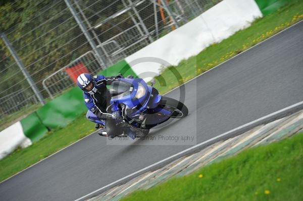 Mallory park Leicestershire;Mallory park photographs;Motorcycle action photographs;event digital images;eventdigitalimages;mallory park;no limits trackday;peter wileman photography;trackday;trackday digital images;trackday photos