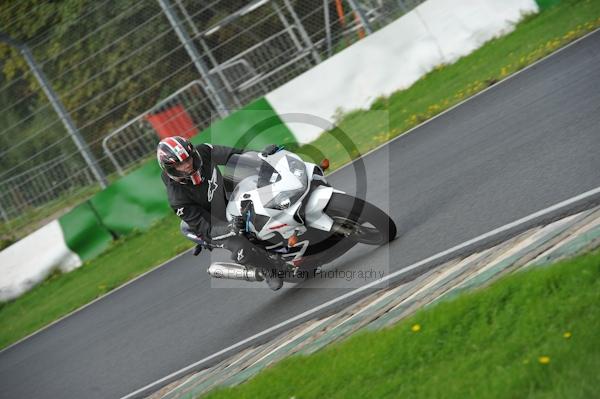 Mallory park Leicestershire;Mallory park photographs;Motorcycle action photographs;event digital images;eventdigitalimages;mallory park;no limits trackday;peter wileman photography;trackday;trackday digital images;trackday photos