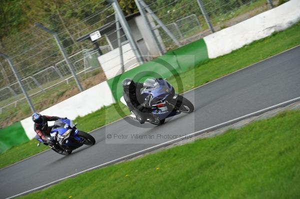 Mallory park Leicestershire;Mallory park photographs;Motorcycle action photographs;event digital images;eventdigitalimages;mallory park;no limits trackday;peter wileman photography;trackday;trackday digital images;trackday photos