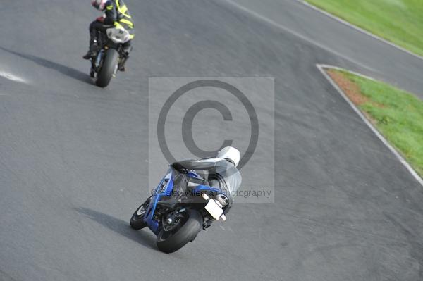 Mallory park Leicestershire;Mallory park photographs;Motorcycle action photographs;event digital images;eventdigitalimages;mallory park;no limits trackday;peter wileman photography;trackday;trackday digital images;trackday photos