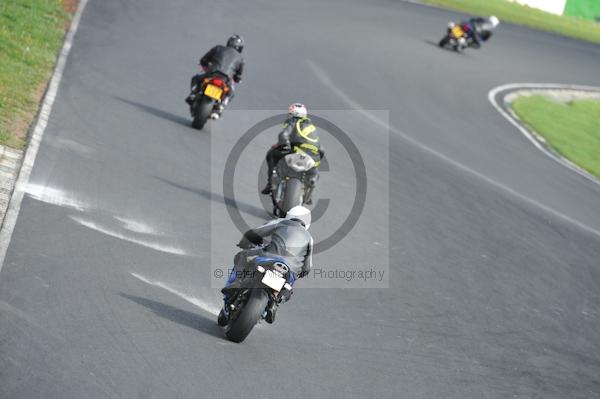 Mallory park Leicestershire;Mallory park photographs;Motorcycle action photographs;event digital images;eventdigitalimages;mallory park;no limits trackday;peter wileman photography;trackday;trackday digital images;trackday photos