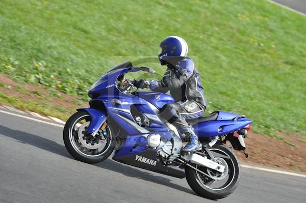 Mallory park Leicestershire;Mallory park photographs;Motorcycle action photographs;event digital images;eventdigitalimages;mallory park;no limits trackday;peter wileman photography;trackday;trackday digital images;trackday photos