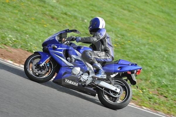Mallory park Leicestershire;Mallory park photographs;Motorcycle action photographs;event digital images;eventdigitalimages;mallory park;no limits trackday;peter wileman photography;trackday;trackday digital images;trackday photos