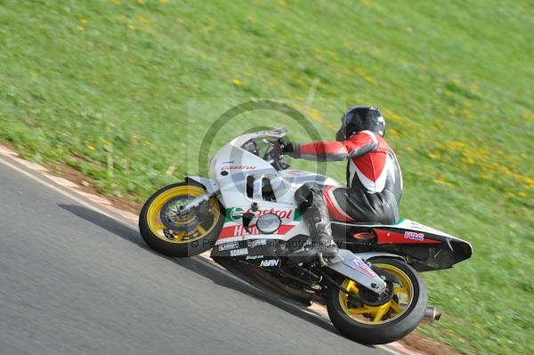 Mallory park Leicestershire;Mallory park photographs;Motorcycle action photographs;event digital images;eventdigitalimages;mallory park;no limits trackday;peter wileman photography;trackday;trackday digital images;trackday photos