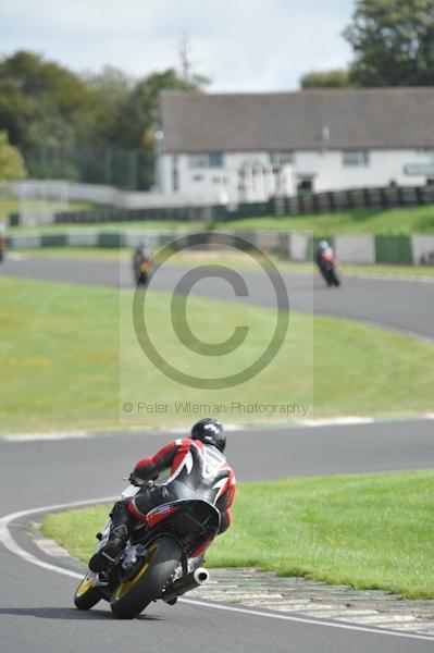 Mallory park Leicestershire;Mallory park photographs;Motorcycle action photographs;event digital images;eventdigitalimages;mallory park;no limits trackday;peter wileman photography;trackday;trackday digital images;trackday photos