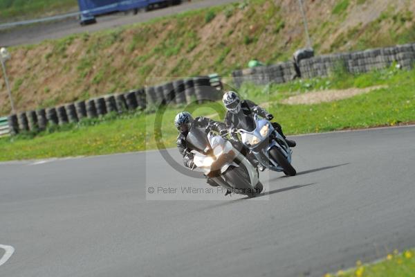 Mallory park Leicestershire;Mallory park photographs;Motorcycle action photographs;event digital images;eventdigitalimages;mallory park;no limits trackday;peter wileman photography;trackday;trackday digital images;trackday photos