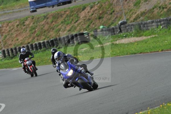 Mallory park Leicestershire;Mallory park photographs;Motorcycle action photographs;event digital images;eventdigitalimages;mallory park;no limits trackday;peter wileman photography;trackday;trackday digital images;trackday photos