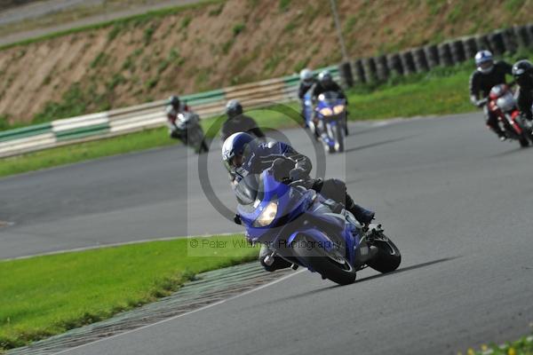 Mallory park Leicestershire;Mallory park photographs;Motorcycle action photographs;event digital images;eventdigitalimages;mallory park;no limits trackday;peter wileman photography;trackday;trackday digital images;trackday photos