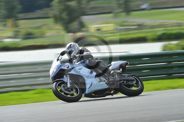 Mallory park Leicestershire;Mallory park photographs;Motorcycle action photographs;event digital images;eventdigitalimages;mallory park;no limits trackday;peter wileman photography;trackday;trackday digital images;trackday photos