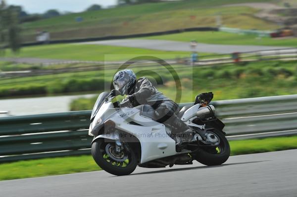Mallory park Leicestershire;Mallory park photographs;Motorcycle action photographs;event digital images;eventdigitalimages;mallory park;no limits trackday;peter wileman photography;trackday;trackday digital images;trackday photos