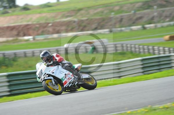 Mallory park Leicestershire;Mallory park photographs;Motorcycle action photographs;event digital images;eventdigitalimages;mallory park;no limits trackday;peter wileman photography;trackday;trackday digital images;trackday photos