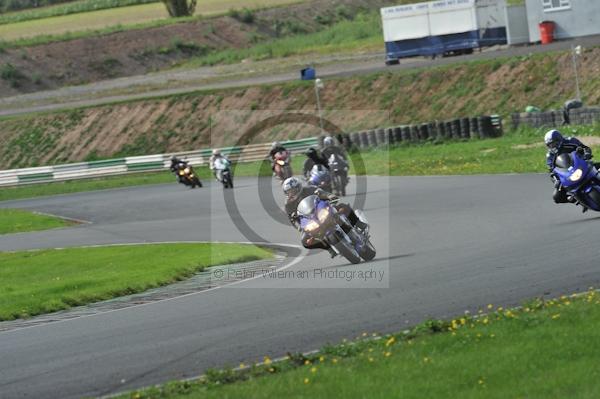 Mallory park Leicestershire;Mallory park photographs;Motorcycle action photographs;event digital images;eventdigitalimages;mallory park;no limits trackday;peter wileman photography;trackday;trackday digital images;trackday photos