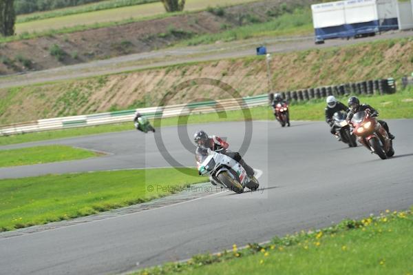 Mallory park Leicestershire;Mallory park photographs;Motorcycle action photographs;event digital images;eventdigitalimages;mallory park;no limits trackday;peter wileman photography;trackday;trackday digital images;trackday photos
