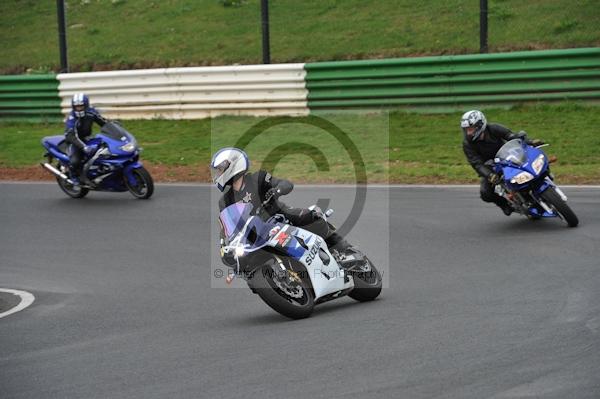 Mallory park Leicestershire;Mallory park photographs;Motorcycle action photographs;event digital images;eventdigitalimages;mallory park;no limits trackday;peter wileman photography;trackday;trackday digital images;trackday photos