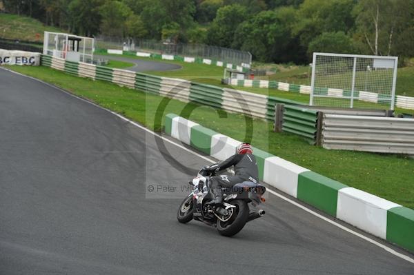 Mallory park Leicestershire;Mallory park photographs;Motorcycle action photographs;event digital images;eventdigitalimages;mallory park;no limits trackday;peter wileman photography;trackday;trackday digital images;trackday photos