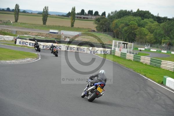 Mallory park Leicestershire;Mallory park photographs;Motorcycle action photographs;event digital images;eventdigitalimages;mallory park;no limits trackday;peter wileman photography;trackday;trackday digital images;trackday photos