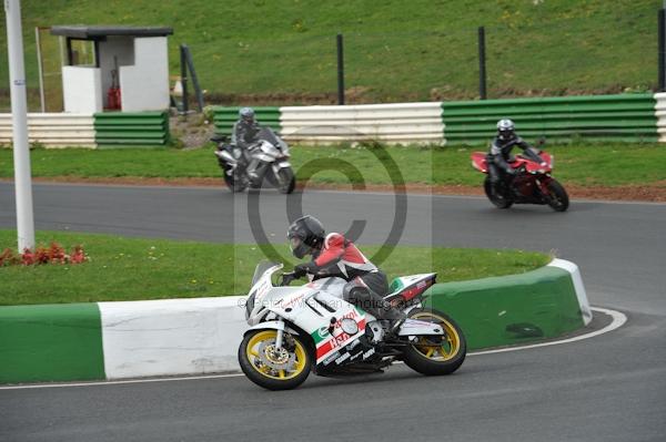 Mallory park Leicestershire;Mallory park photographs;Motorcycle action photographs;event digital images;eventdigitalimages;mallory park;no limits trackday;peter wileman photography;trackday;trackday digital images;trackday photos