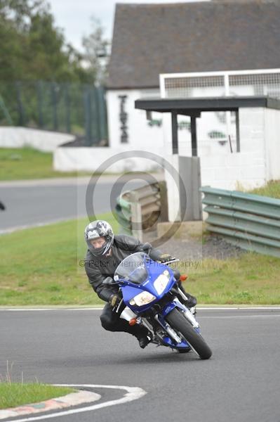 Mallory park Leicestershire;Mallory park photographs;Motorcycle action photographs;event digital images;eventdigitalimages;mallory park;no limits trackday;peter wileman photography;trackday;trackday digital images;trackday photos