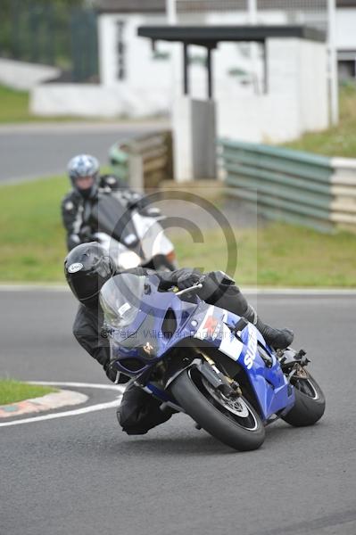 Mallory park Leicestershire;Mallory park photographs;Motorcycle action photographs;event digital images;eventdigitalimages;mallory park;no limits trackday;peter wileman photography;trackday;trackday digital images;trackday photos