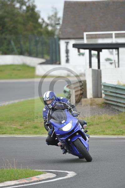 Mallory park Leicestershire;Mallory park photographs;Motorcycle action photographs;event digital images;eventdigitalimages;mallory park;no limits trackday;peter wileman photography;trackday;trackday digital images;trackday photos