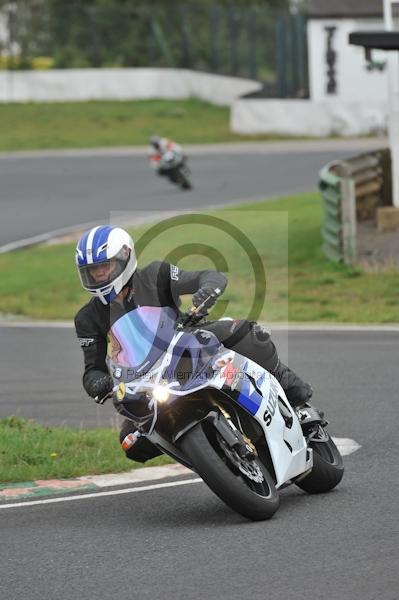 Mallory park Leicestershire;Mallory park photographs;Motorcycle action photographs;event digital images;eventdigitalimages;mallory park;no limits trackday;peter wileman photography;trackday;trackday digital images;trackday photos