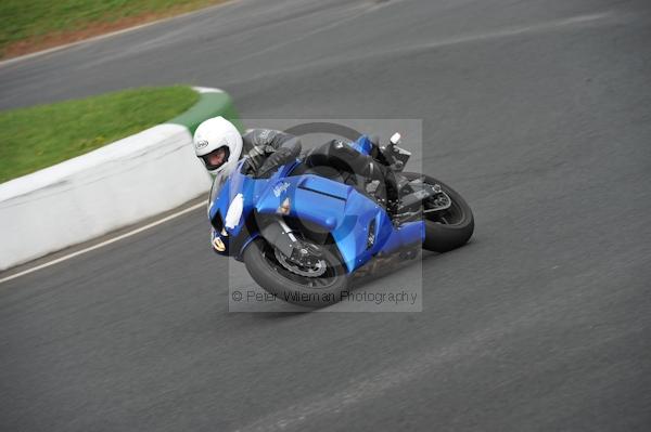 Mallory park Leicestershire;Mallory park photographs;Motorcycle action photographs;event digital images;eventdigitalimages;mallory park;no limits trackday;peter wileman photography;trackday;trackday digital images;trackday photos