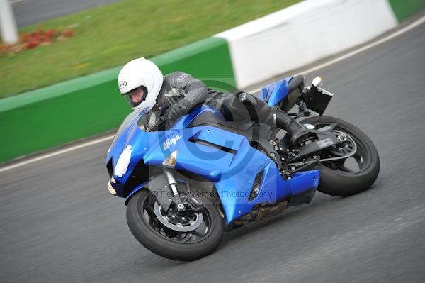 Mallory park Leicestershire;Mallory park photographs;Motorcycle action photographs;event digital images;eventdigitalimages;mallory park;no limits trackday;peter wileman photography;trackday;trackday digital images;trackday photos