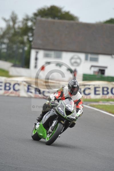 Mallory park Leicestershire;Mallory park photographs;Motorcycle action photographs;event digital images;eventdigitalimages;mallory park;no limits trackday;peter wileman photography;trackday;trackday digital images;trackday photos