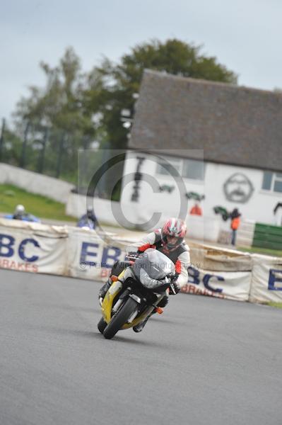 Mallory park Leicestershire;Mallory park photographs;Motorcycle action photographs;event digital images;eventdigitalimages;mallory park;no limits trackday;peter wileman photography;trackday;trackday digital images;trackday photos