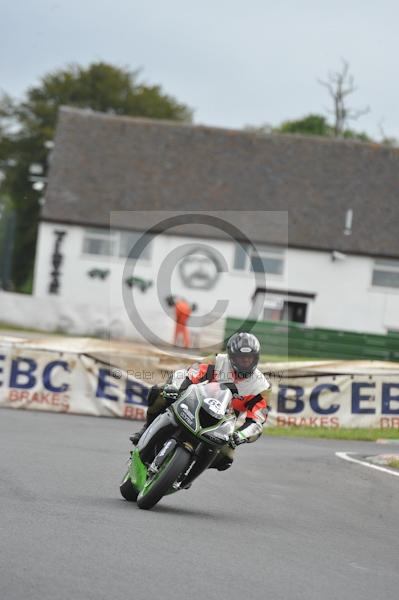 Mallory park Leicestershire;Mallory park photographs;Motorcycle action photographs;event digital images;eventdigitalimages;mallory park;no limits trackday;peter wileman photography;trackday;trackday digital images;trackday photos
