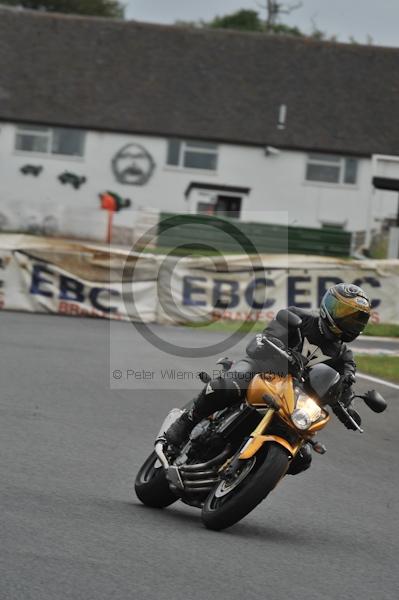 Mallory park Leicestershire;Mallory park photographs;Motorcycle action photographs;event digital images;eventdigitalimages;mallory park;no limits trackday;peter wileman photography;trackday;trackday digital images;trackday photos