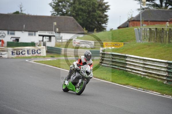 Mallory park Leicestershire;Mallory park photographs;Motorcycle action photographs;event digital images;eventdigitalimages;mallory park;no limits trackday;peter wileman photography;trackday;trackday digital images;trackday photos