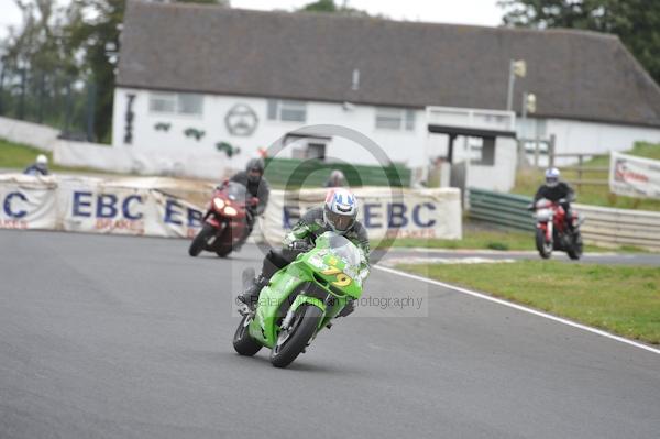 Mallory park Leicestershire;Mallory park photographs;Motorcycle action photographs;event digital images;eventdigitalimages;mallory park;no limits trackday;peter wileman photography;trackday;trackday digital images;trackday photos