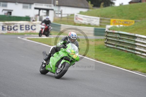 Mallory park Leicestershire;Mallory park photographs;Motorcycle action photographs;event digital images;eventdigitalimages;mallory park;no limits trackday;peter wileman photography;trackday;trackday digital images;trackday photos