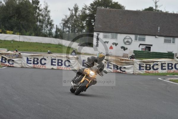 Mallory park Leicestershire;Mallory park photographs;Motorcycle action photographs;event digital images;eventdigitalimages;mallory park;no limits trackday;peter wileman photography;trackday;trackday digital images;trackday photos