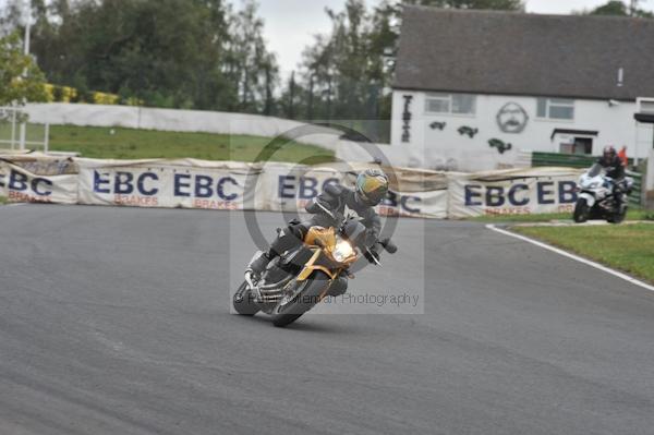 Mallory park Leicestershire;Mallory park photographs;Motorcycle action photographs;event digital images;eventdigitalimages;mallory park;no limits trackday;peter wileman photography;trackday;trackday digital images;trackday photos