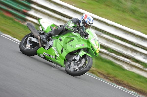 Mallory park Leicestershire;Mallory park photographs;Motorcycle action photographs;event digital images;eventdigitalimages;mallory park;no limits trackday;peter wileman photography;trackday;trackday digital images;trackday photos
