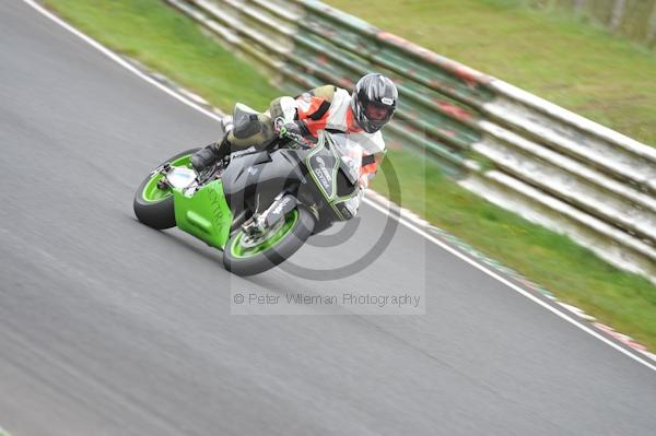 Mallory park Leicestershire;Mallory park photographs;Motorcycle action photographs;event digital images;eventdigitalimages;mallory park;no limits trackday;peter wileman photography;trackday;trackday digital images;trackday photos