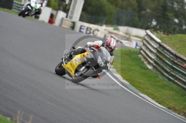 Mallory park Leicestershire;Mallory park photographs;Motorcycle action photographs;event digital images;eventdigitalimages;mallory park;no limits trackday;peter wileman photography;trackday;trackday digital images;trackday photos