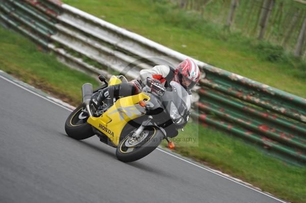 Mallory park Leicestershire;Mallory park photographs;Motorcycle action photographs;event digital images;eventdigitalimages;mallory park;no limits trackday;peter wileman photography;trackday;trackday digital images;trackday photos