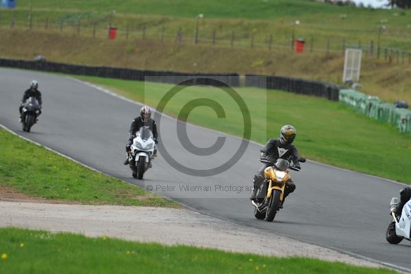 Mallory park Leicestershire;Mallory park photographs;Motorcycle action photographs;event digital images;eventdigitalimages;mallory park;no limits trackday;peter wileman photography;trackday;trackday digital images;trackday photos