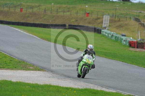 Mallory park Leicestershire;Mallory park photographs;Motorcycle action photographs;event digital images;eventdigitalimages;mallory park;no limits trackday;peter wileman photography;trackday;trackday digital images;trackday photos