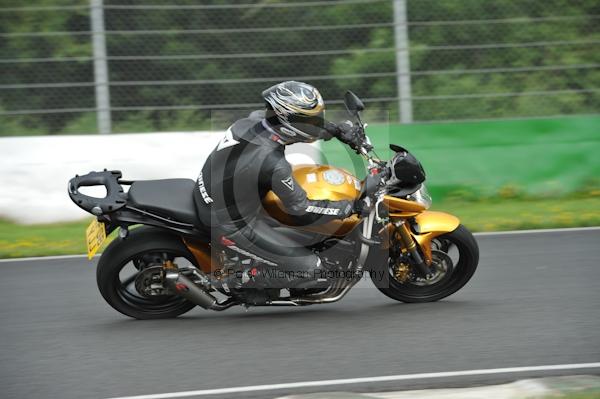 Mallory park Leicestershire;Mallory park photographs;Motorcycle action photographs;event digital images;eventdigitalimages;mallory park;no limits trackday;peter wileman photography;trackday;trackday digital images;trackday photos