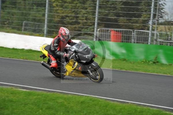 Mallory park Leicestershire;Mallory park photographs;Motorcycle action photographs;event digital images;eventdigitalimages;mallory park;no limits trackday;peter wileman photography;trackday;trackday digital images;trackday photos