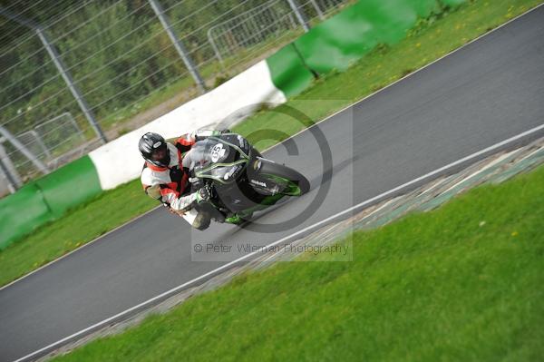 Mallory park Leicestershire;Mallory park photographs;Motorcycle action photographs;event digital images;eventdigitalimages;mallory park;no limits trackday;peter wileman photography;trackday;trackday digital images;trackday photos
