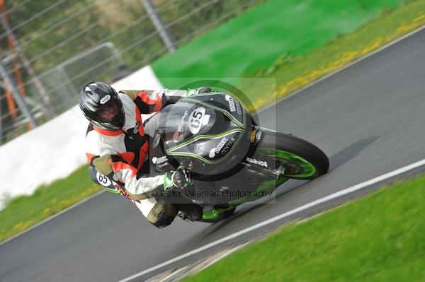 Mallory park Leicestershire;Mallory park photographs;Motorcycle action photographs;event digital images;eventdigitalimages;mallory park;no limits trackday;peter wileman photography;trackday;trackday digital images;trackday photos