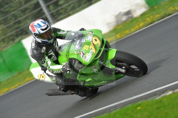 Mallory park Leicestershire;Mallory park photographs;Motorcycle action photographs;event digital images;eventdigitalimages;mallory park;no limits trackday;peter wileman photography;trackday;trackday digital images;trackday photos