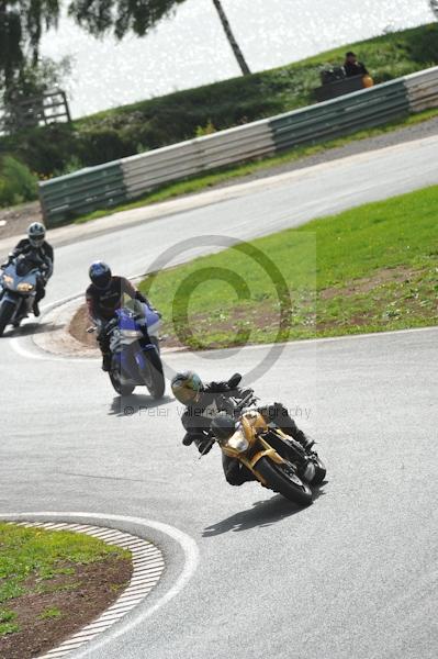 Mallory park Leicestershire;Mallory park photographs;Motorcycle action photographs;event digital images;eventdigitalimages;mallory park;no limits trackday;peter wileman photography;trackday;trackday digital images;trackday photos