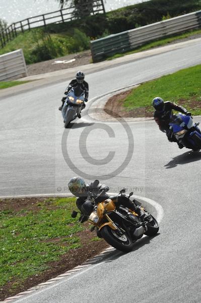 Mallory park Leicestershire;Mallory park photographs;Motorcycle action photographs;event digital images;eventdigitalimages;mallory park;no limits trackday;peter wileman photography;trackday;trackday digital images;trackday photos