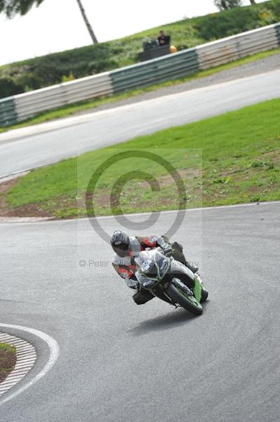 Mallory park Leicestershire;Mallory park photographs;Motorcycle action photographs;event digital images;eventdigitalimages;mallory park;no limits trackday;peter wileman photography;trackday;trackday digital images;trackday photos